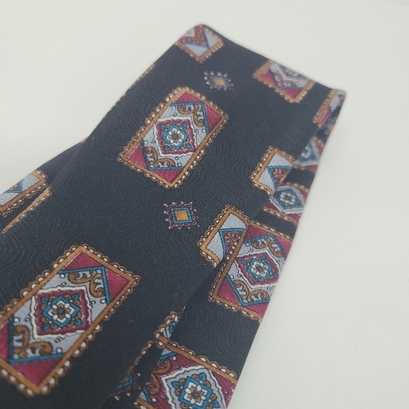 Oscar de la Renta | Black and Red Vintage Silk Rectangle Patterned Tie - Picture 5 of 10